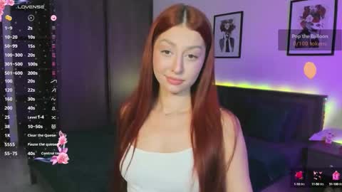 Snapshot of ellypeach chatting on 8, 10, 2025 EllyPeach online show from 8, 10, 2025