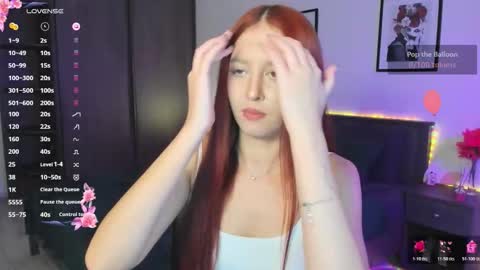 Snapshot of ellypeach chatting on 10, 11, 2025 EllyPeach online show from 10, 11, 2025