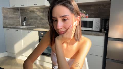 Im online Fri Sun Mon Tue Thu Fri Sat3 from 1000 online show from 12, 3, 2025