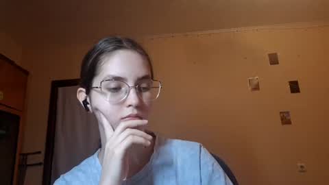 Snapshot of elmeraurora chatting on 19, 6, 2026 Kate online show from 19, 6, 2026