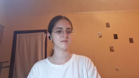 Snapshot of elmeraurora chatting on 22, 6, 2026 Kate online show from 22, 6, 2026
