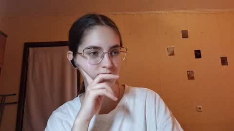 Snapshot of elmeraurora chatting on 2, 7, 2026 Kate online show from 2, 7, 2026