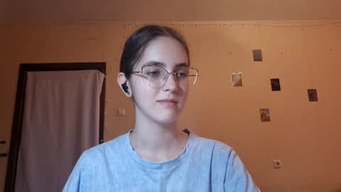 Snapshot of elmeraurora chatting on 5, 7, 2026 Kate online show from 5, 7, 2026