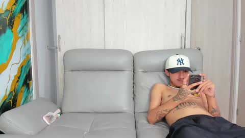 Snapshot of elmessi_ chatting on 11, 11, 2025 BLUE-MESSI-ARES online show from 11, 11, 2025