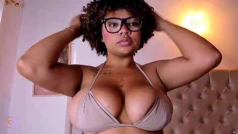 Snapshot of eloisa_cleavage_ chatting on 24, 6, 2026 Maya online show from 24, 6, 2026