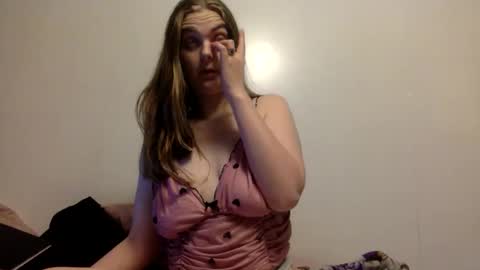 Snapshot of elove201435 chatting on 25, 4, 2026 Daddy Emmy online show from 25, 4, 2026