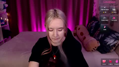 Snapshot of elovinora chatting on 18, 12, 2024 Ela give me a thumbs up if you like it  and this is important for the development of the account online show from 18, 12, 2024