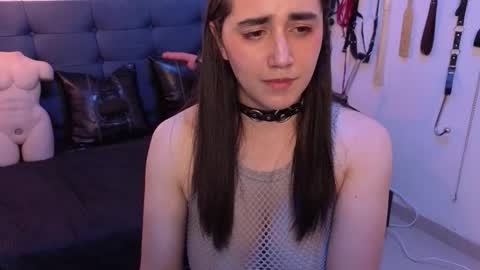 elowen_halley1 online show from 26, 10, 2025