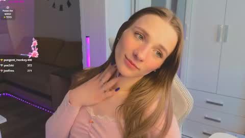 Snapshot of elsa_cute1 chatting on 9, 4, 2026 elsa_cute1 online show from 9, 4, 2026
