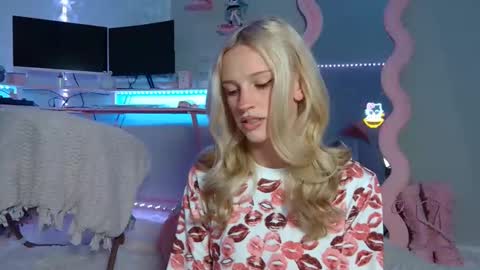 Snapshot of elsa_may chatting on 3, 2, 2026 elsa_may online show from 3, 2, 2026