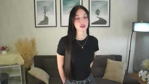 Snapshot of elsienorem chatting on 17, 11, 2025 Adella online show from 17, 11, 2025