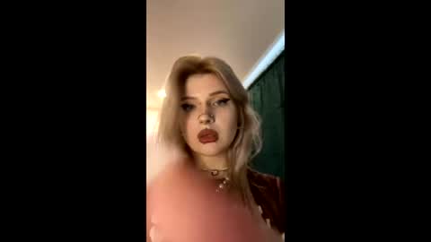 Snapshot of elvenmilk chatting on 20, 4, 2026 Ciri online show from 20, 4, 2026