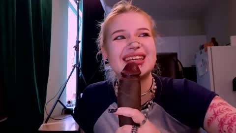 Snapshot of elvenmilk chatting on 6, 5, 2026 Ciri online show from 6, 5, 2026