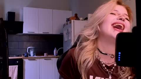 Snapshot of elvenmilk chatting on 16, 5, 2026 Ciri online show from 16, 5, 2026