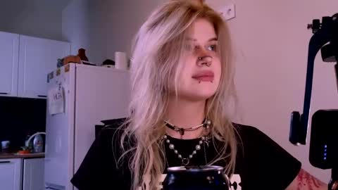 Snapshot of elvenmilk chatting on 21, 5, 2026 Ciri online show from 21, 5, 2026