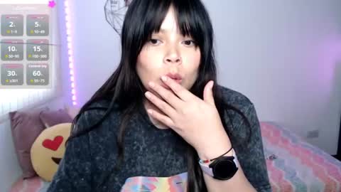 Snapshot of elymoon chatting on 18, 6, 2026 Ely online show from 18, 6, 2026