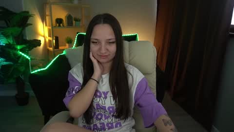 Snapshot of elyslunar_ chatting on 20, 12, 2024 Call me Elis online show from 20, 12, 2024