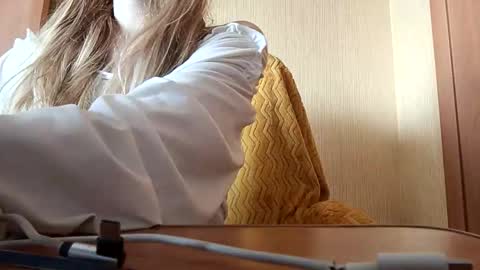 Snapshot of elza_com chatting on 11, 9, 2025 Elza Kom online show from 11, 9, 2025