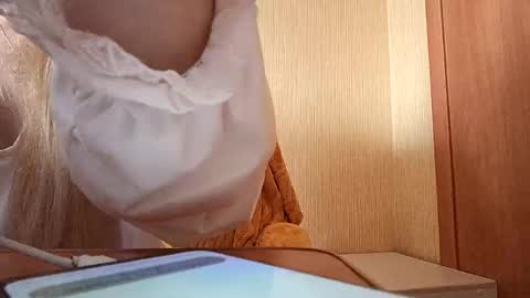 Snapshot of elza_com chatting on 12, 9, 2025 Elza Kom online show from 12, 9, 2025