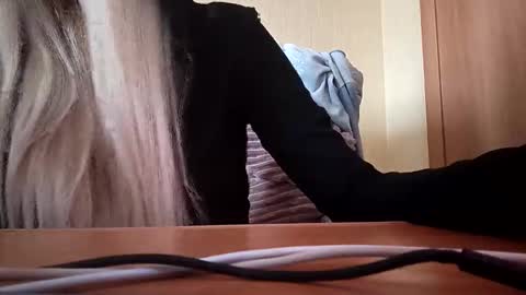 Snapshot of elza_com chatting on 24, 10, 2025 Elza Kom online show from 24, 10, 2025