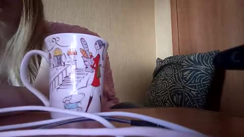 Snapshot of elza_com chatting on 4, 11, 2025 Elza Kom online show from 4, 11, 2025