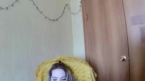 Snapshot of elza_com chatting on 9, 3, 2026 Elza Kom online show from 9, 3, 2026