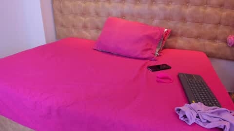 Snapshot of em1ly_jones chatting on 12, 4, 2026 Emily online show from 12, 4, 2026