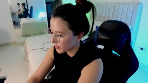 Snapshot of ema_04 chatting on 11, 4, 2026 Estefany Martinez Acua INSTAGRAM ema 04oficial online show from 11, 4, 2026