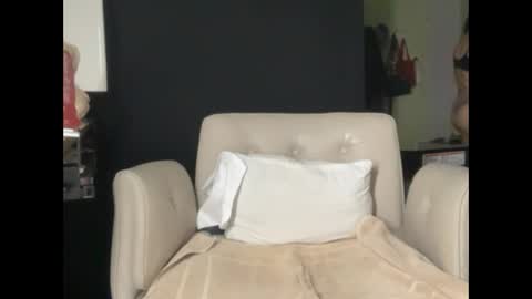 Snapshot of ema_lov3 chatting on 18, 3, 2026 Ema Love online show from 18, 3, 2026