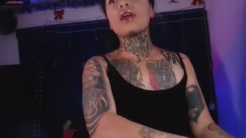 Snapshot of ema_ploxx chatting on 1, 2, 2026 ema_ploxx online show from 1, 2, 2026