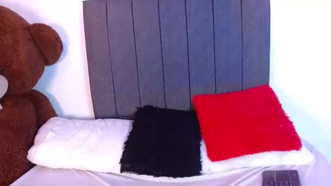 Ema Delacroix online show from 5, 12, 2025