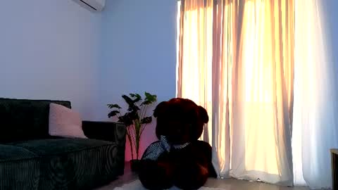 Snapshot of emahallee chatting on 17, 6, 2026 Ema online show from 17, 6, 2026