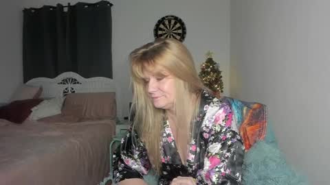 Snapshot of emberpheonixxx chatting on 29, 12, 2024 Ember Pheonixxx online show from 29, 12, 2024