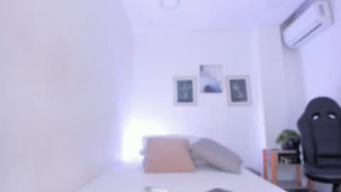 emelie_89 online show from 26, 10, 2025