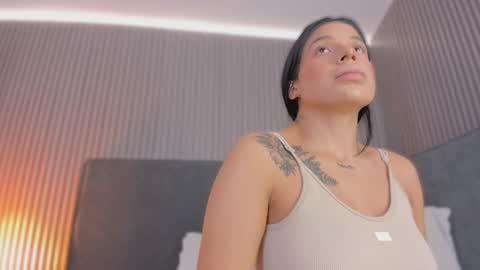 emelie_89 online show from 23, 2, 2026