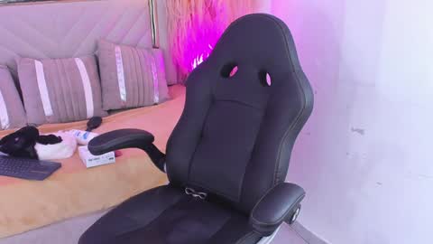 Snapshot of emelie_ch_ chatting on 12, 12, 2024 Emily online show from 12, 12, 2024