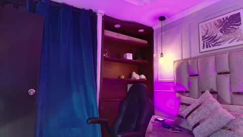 Snapshot of emelie_ch_ chatting on 13, 12, 2024 Emily online show from 13, 12, 2024