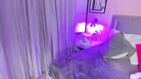 Snapshot of emelie_ch_ chatting on 20, 12, 2024 Emily online show from 20, 12, 2024