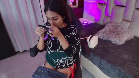 Snapshot of emelie_ch_ chatting on 4, 1, 2025 Emily online show from 4, 1, 2025