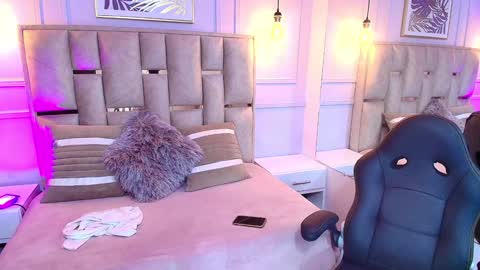 Snapshot of emelie_ch_ chatting on 9, 1, 2025 Emily online show from 9, 1, 2025