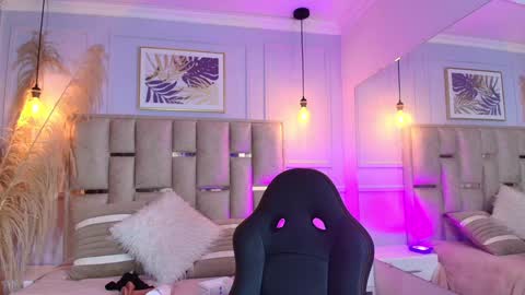 Snapshot of emelie_ch_ chatting on 10, 1, 2025 Emily online show from 10, 1, 2025