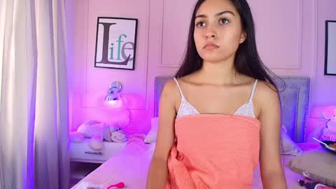 Snapshot of emelie_ch_ chatting on 12, 1, 2025 Emily online show from 12, 1, 2025