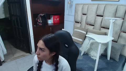 Snapshot of emelie_ch_ chatting on 17, 1, 2025 Emily online show from 17, 1, 2025