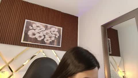 Snapshot of emelie_ch_ chatting on 25, 11, 2025 Emily online show from 25, 11, 2025