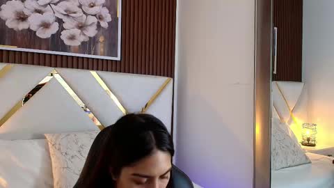 Snapshot of emelie_ch_ chatting on 2, 12, 2025 Emily online show from 2, 12, 2025