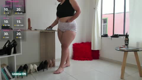 Snapshot of emely_garcia chatting on 5, 4, 2026 Emely online show from 5, 4, 2026