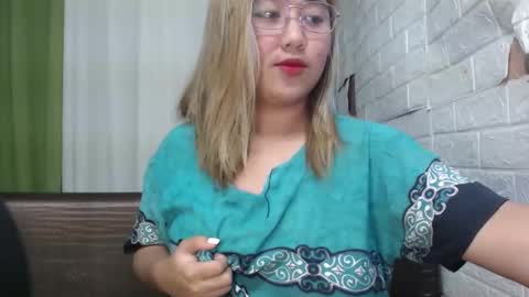 Snapshot of emely_slutxxx chatting on 14, 1, 2025 Emely online show from 14, 1, 2025