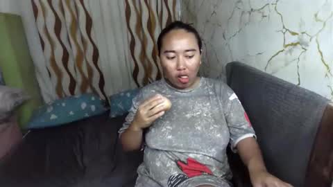 Snapshot of emely_slutxxx chatting on 12, 11, 2025 Emely online show from 12, 11, 2025