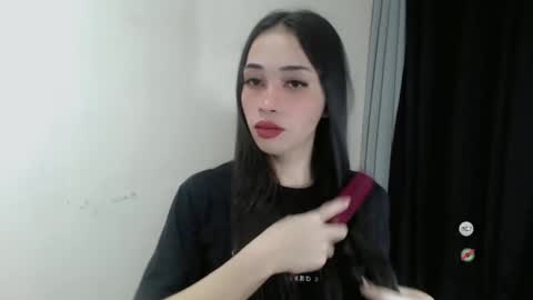 Snapshot of emelyn_fuckdoll chatting on 27, 1, 2025 Scarlett online show from 27, 1, 2025