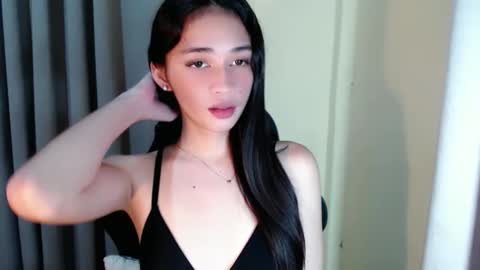Snapshot of emelyn_fuckdoll chatting on 28, 10, 2025 Scarlett online show from 28, 10, 2025